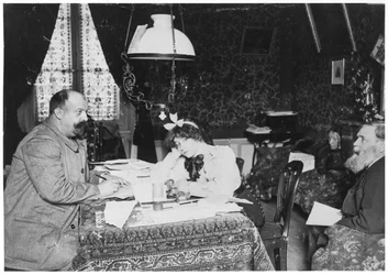 Willy (1859-1931) Colette (1873-1954) Sido (geb. 1835) en Kapitein Colette in Chatillon-Coligny, ca. 1895